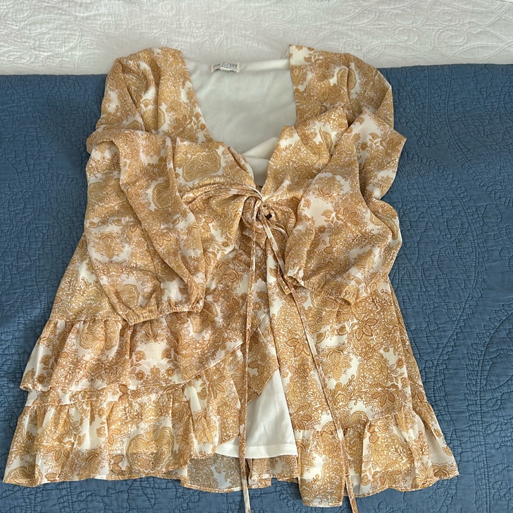 francesca’s gold and cream floral dress